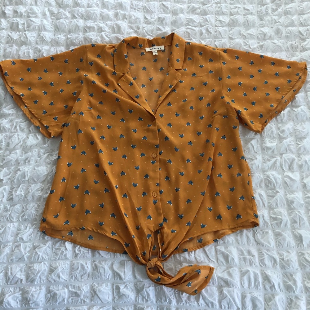 Adorable juniors Marigold fox tie waist top. LARGE